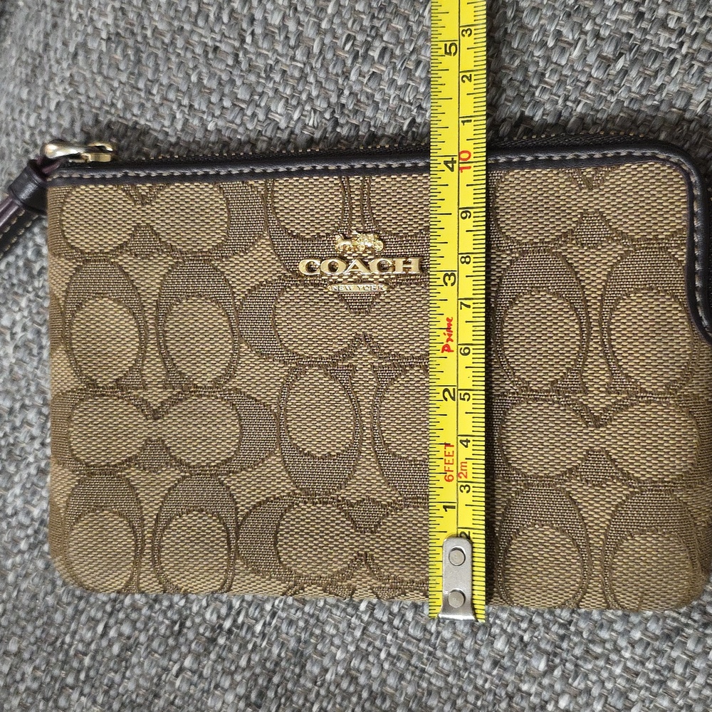 NWT Coach Outline Signature Corner Zip Wristlet - Picture 15 of 16